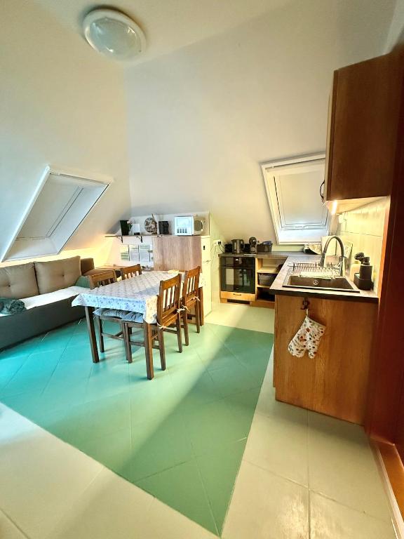 Sunset Gardony Apartman