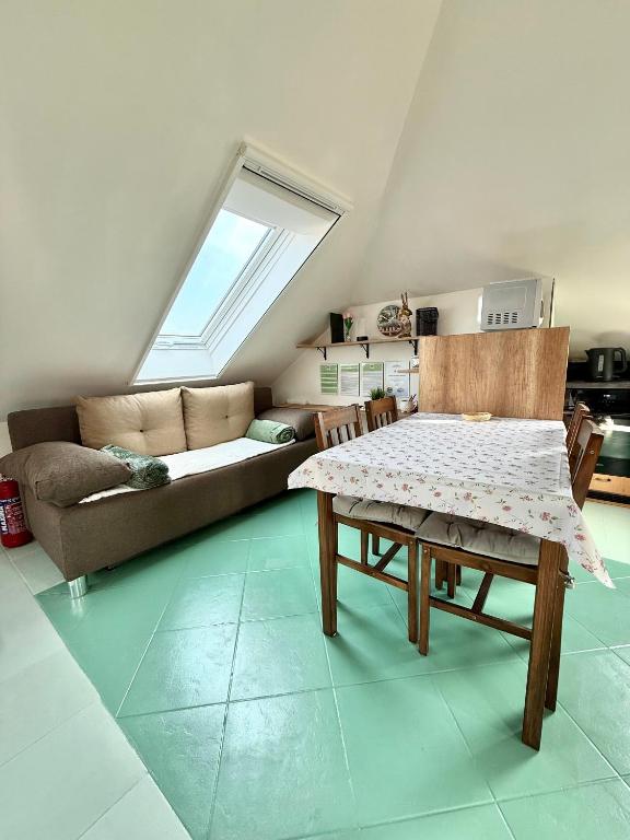 Sunset Gardony Apartman
